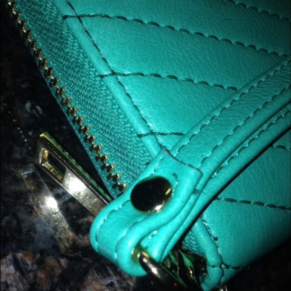 NWT~Bebe teal quilted patterned wallet~Tags not on - Picture 5 of 5